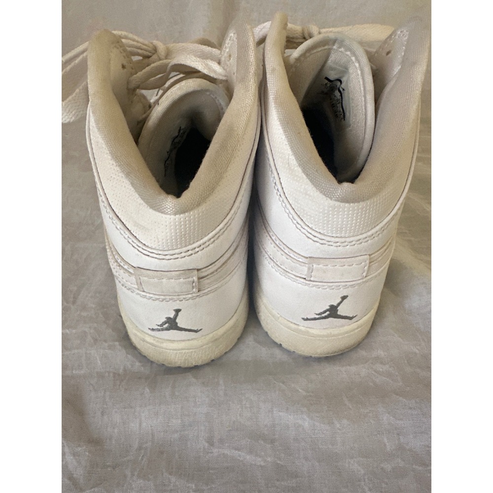 Nike Air Jordan 1 Mid White Sneakers Basketball Shoes Youth Size 6.5Y 554725-102 - Picture 7 of 7